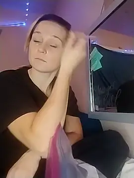 Queen2454 online show from 20, 10, 2025