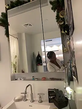 tia   fox online show from 25, 2, 2026