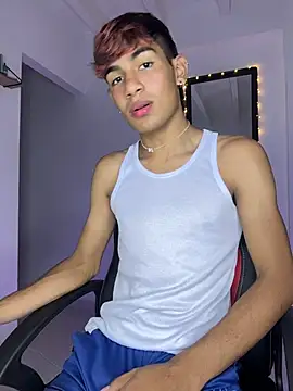 Snapshot of cherub_ chatting on 15, 4, 2026 cherub online show from 15, 4, 2026