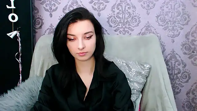 Snapshot of DominantLuna chatting on 23, 11, 2025 DominantLuna online show from 23, 11, 2025