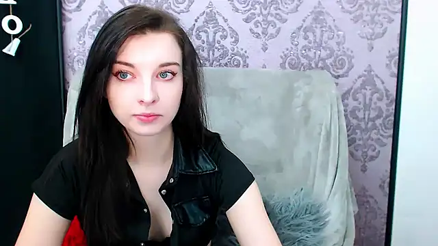 Snapshot of DominantLuna chatting on 3, 2, 2026 DominantLuna online show from 3, 2, 2026