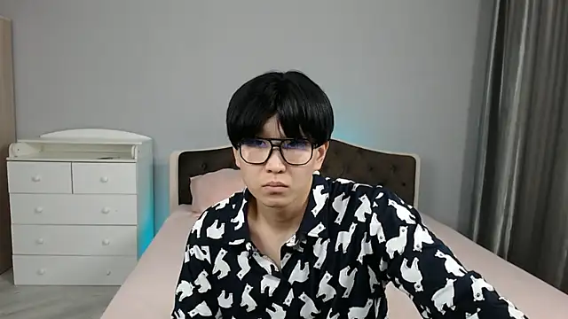 Snapshot of KaiChicken chatting on 4, 12, 2025 KaiChicken online show from 4, 12, 2025