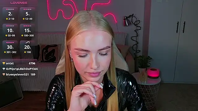 Snapshot of TessaGrays chatting on 31, 5, 2026 TessaGrays online show from 31, 5, 2026