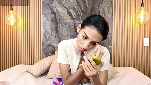 Snapshot of Samara_Smith04 chatting on 15, 10, 2025 Samara Smith04 online show from 15, 10, 2025