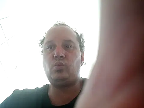 Snapshot of macKnd chatting on 14, 10, 2025 macKnd online show from 14, 10, 2025