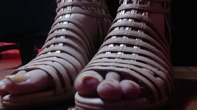 cristal hills 19 online show from 12, 3, 2026