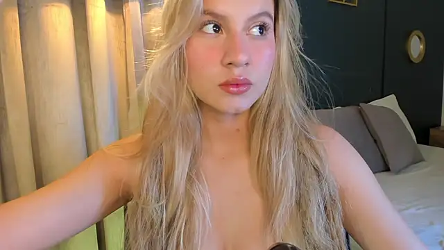 Snapshot of mia_curry chatting on 9, 6, 2026 mia curry online show from 9, 6, 2026
