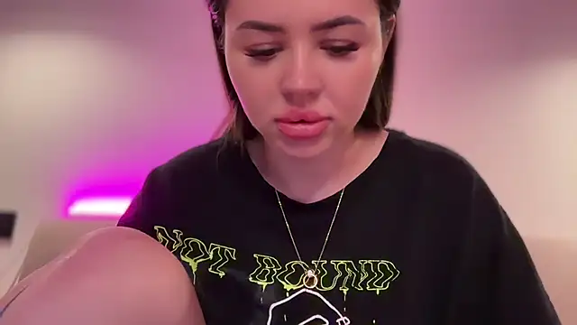 AlmaryKim online show from 10, 10, 2025