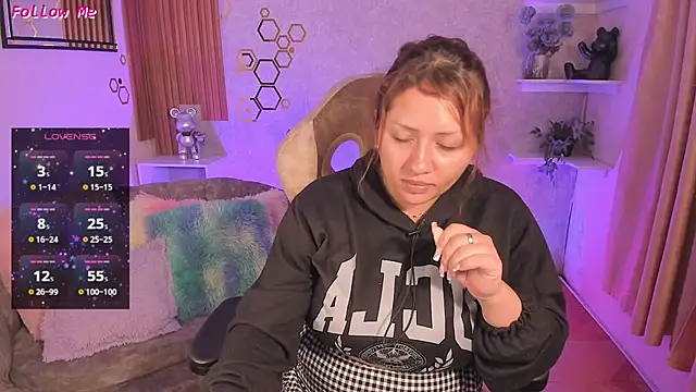 EvelynVega0 online show from 5, 7, 2026