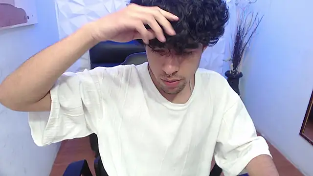 Snapshot of Liil_boy chatting on 8, 11, 2025 Liil boy online show from 8, 11, 2025