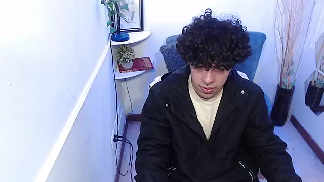 Snapshot of Liil_boy chatting on 2, 12, 2025 Liil boy online show from 2, 12, 2025