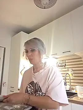 KirraWhite online show from 30, 10, 2025