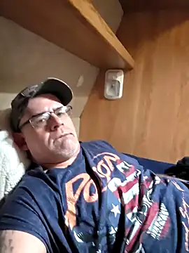 Snapshot of DeeBestEver chatting on 4, 10, 2025 DeeBestEver online show from 4, 10, 2025