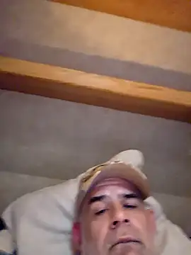 Snapshot of DeeBestEver chatting on 11, 10, 2025 DeeBestEver online show from 11, 10, 2025