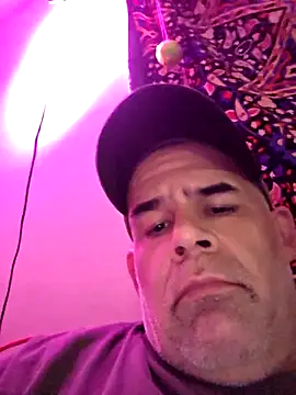 Snapshot of DeeBestEver chatting on 12, 11, 2025 DeeBestEver online show from 12, 11, 2025