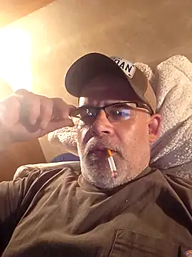 Snapshot of DeeBestEver chatting on 24, 11, 2025 DeeBestEver online show from 24, 11, 2025