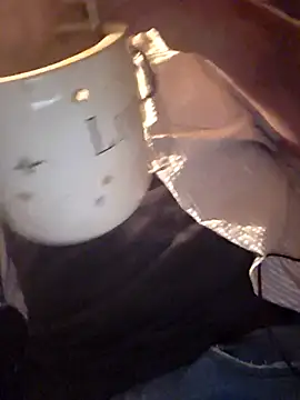 Snapshot of DeeBestEver chatting on 25, 11, 2025 DeeBestEver online show from 25, 11, 2025