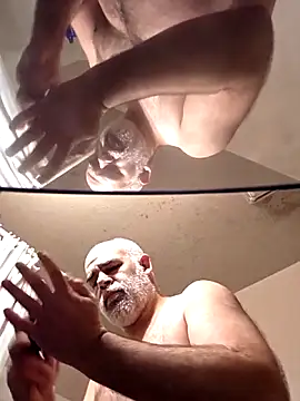 Snapshot of DeeBestEver chatting on 4, 12, 2025 DeeBestEver online show from 4, 12, 2025