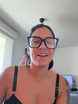 LaPetiteKim online show from 26, 4, 2026