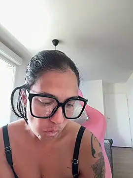 LaPetiteKim online show from 27, 4, 2026