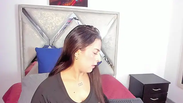 Snapshot of mia_fox4 chatting on 24, 10, 2025 mia fox4 online show from 24, 10, 2025