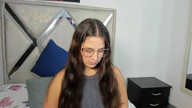 Snapshot of mia_fox4 chatting on 2, 11, 2025 mia fox4 online show from 2, 11, 2025