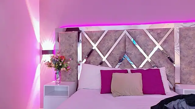 MeganR  online show from 15, 4, 2026