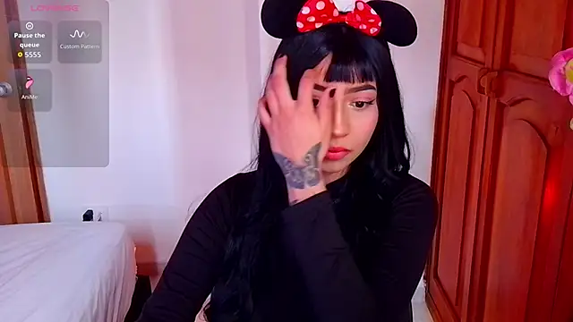 emma web  online show from 11, 11, 2025