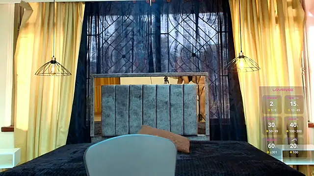 scarlet milf  online show from 29, 10, 2025