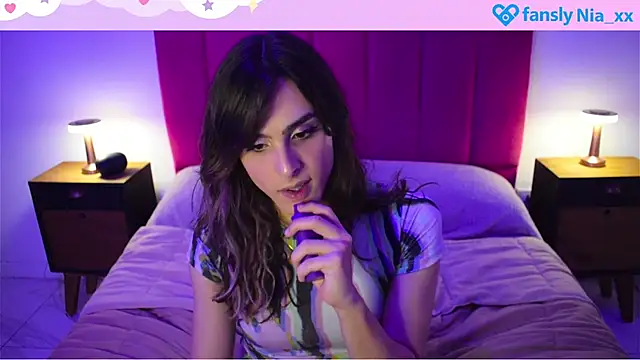 estrogen nia online show from 5, 10, 2025