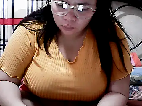 HornyPussie69 online show from 3, 4, 2026