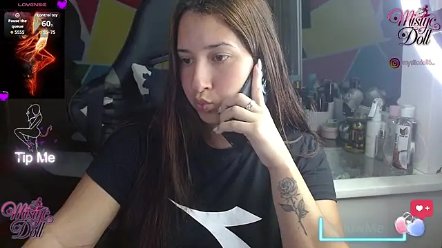 Snapshot of Mysticdoll69_ chatting on 23, 11, 2025 Mysticdoll69 online show from 23, 11, 2025