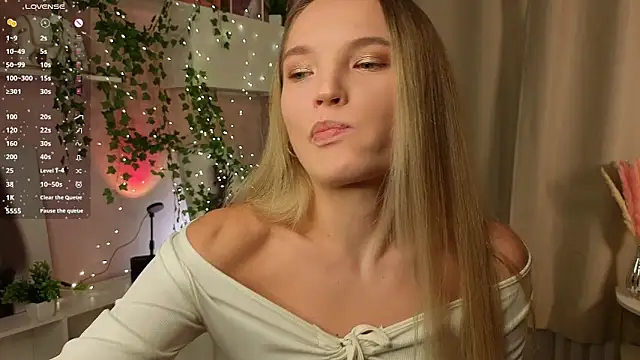 JulieLupo online show from 14, 11, 2025