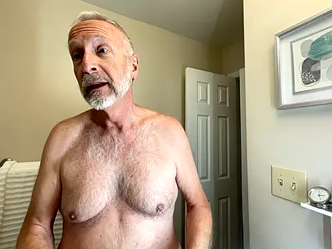 Snapshot of ApolloThrust chatting on 8, 11, 2025 ApolloThrust online show from 8, 11, 2025