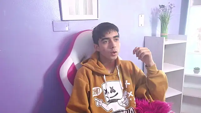 Hottie Guy online show from 21, 10, 2025