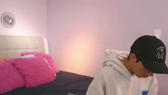 Hottie Guy online show from 4, 11, 2025