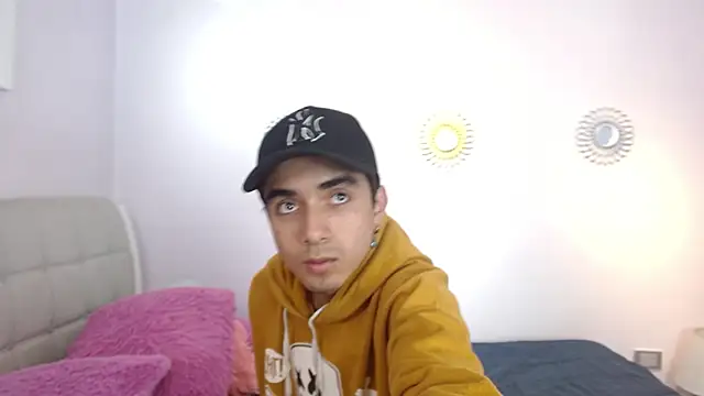 Hottie Guy online show from 25, 11, 2025