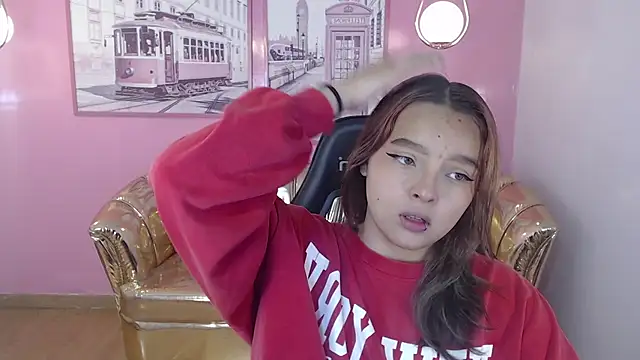 mia foster t online show from 5, 10, 2025