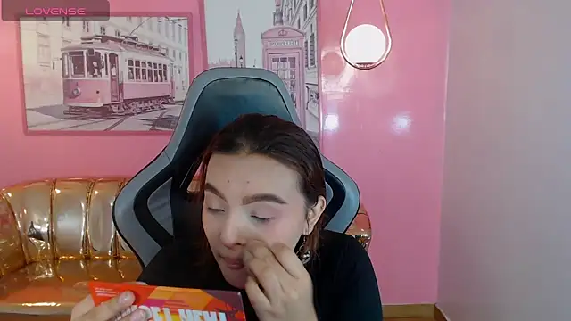 mia foster t online show from 22, 12, 2025