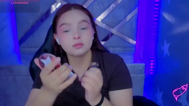 Snapshot of mia_foster_t chatting on 6, 6, 2026 mia foster t online show from 6, 6, 2026