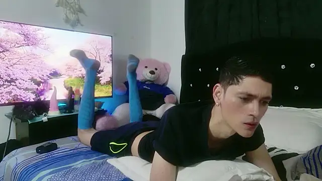 Tyler cat online show from 9, 10, 2025