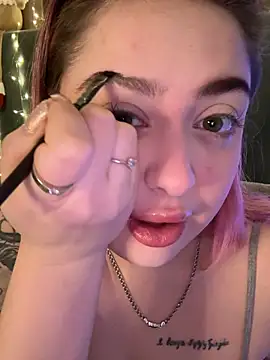 KellyMoors online show from 6, 2, 2026