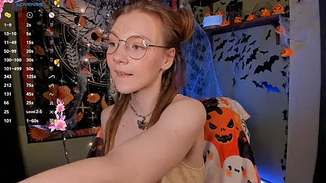 lyra thenymph online show from 30, 10, 2025