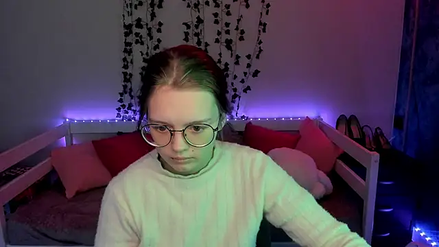 Snapshot of shy_elina01 chatting on 4, 11, 2025 shy elina01 online show from 4, 11, 2025