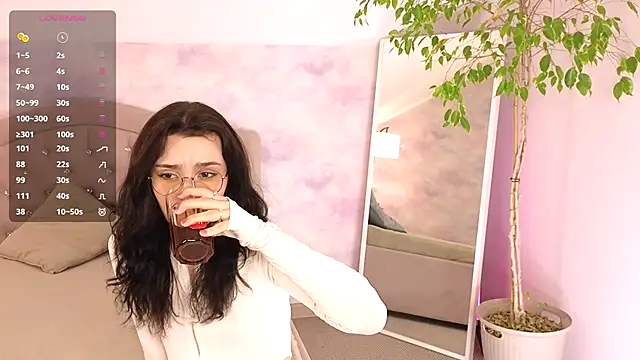 Snapshot of ElizabethMilller_ chatting on 6, 5, 2026 ElizabethMilller online show from 6, 5, 2026