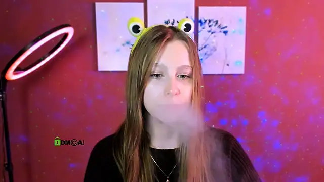 esme moore  online show from 8, 10, 2025