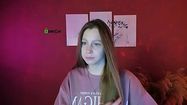 esme moore  online show from 14, 10, 2025