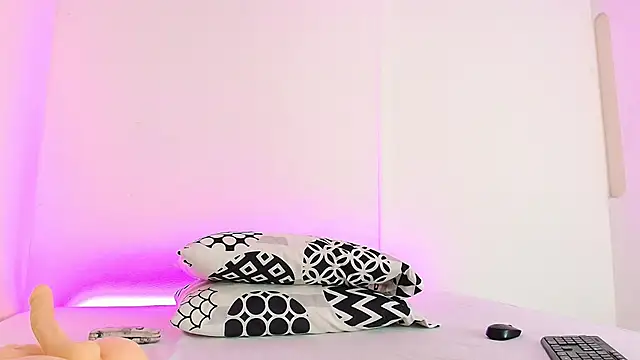 Snapshot of Carolina_Blaire chatting on 12, 6, 2026 Carolina Blaire online show from 12, 6, 2026