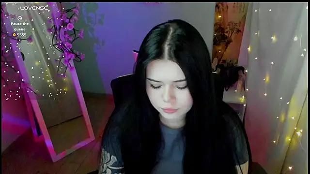 Mona Esty online show from 7, 5, 2026