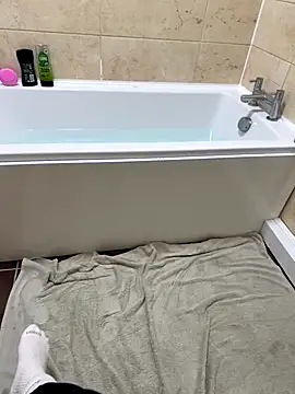 MimiMaee online show from 3, 10, 2025